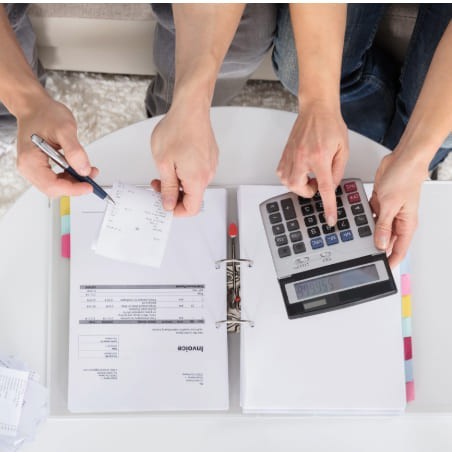 Pergolas bioclimatiques prêtes à l'emploi vs sur mesure : pourquoi choisir la simplicité ?